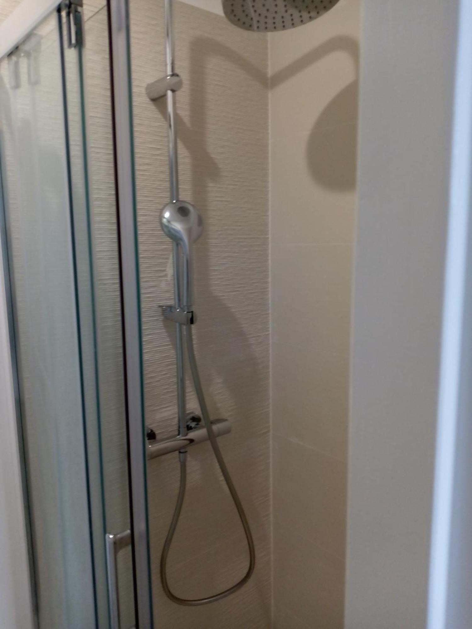 Quartier Le Plus Anime De Marseille "La Plaine Cours Julien "Chambre Avec Salle De Bain Wc Privee Integrees "Dans Appartement Exterior foto